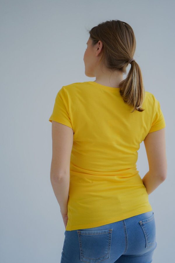 back view of maternity top