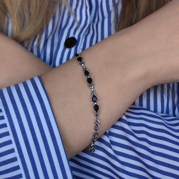 silver-bracelet-with-garnets